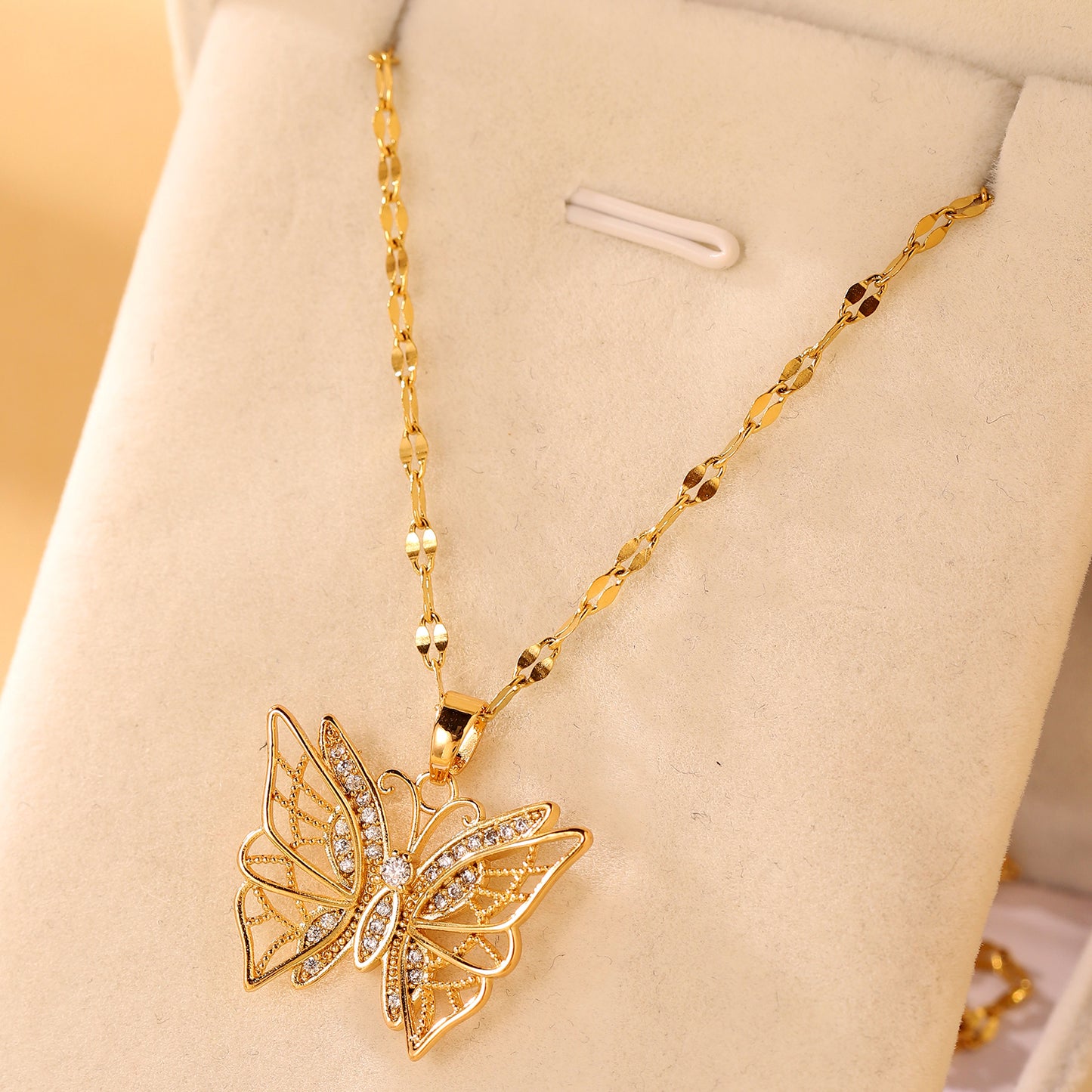 European And American Cross-border New Hollow Zircon Butterfly Necklace For Women, Light Luxury And Versatile, High-end Fashion Temperament Pendant With Accessories